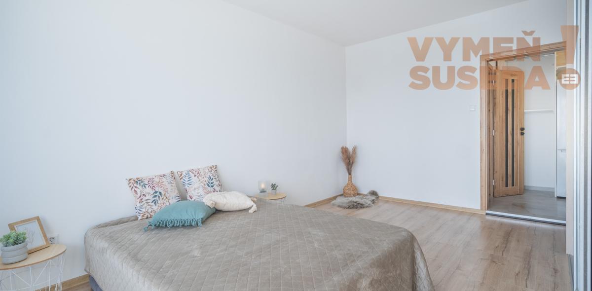 VYMEŇ SUSEDA! – KOMPLETNE ZREKONŠTRUOVANÝ 2 IZB. BYT S LOGGIOU A PARKOVACÍM MIESTOM, VLČIE HRDLO, BRATISLAVA II, RUŽINOV.