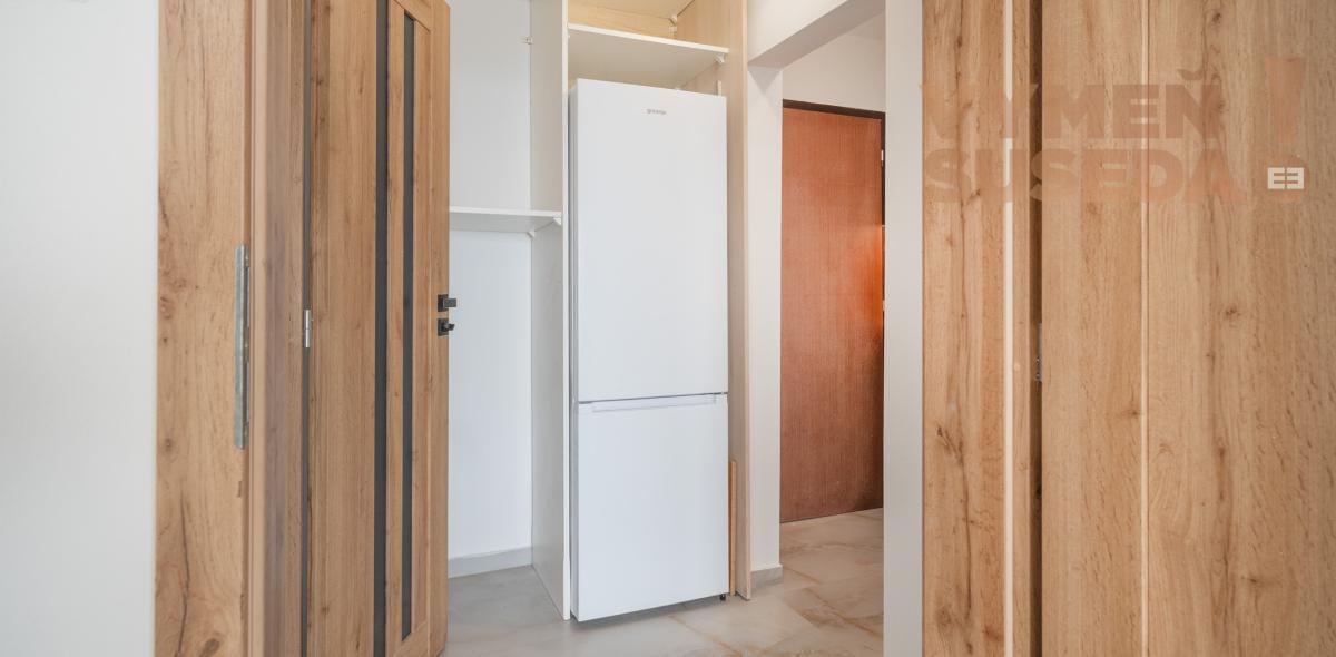 VYMEŇ SUSEDA! – KOMPLETNE ZREKONŠTRUOVANÝ 2 IZB. BYT S LOGGIOU A PARKOVACÍM MIESTOM, VLČIE HRDLO, BRATISLAVA II, RUŽINOV.