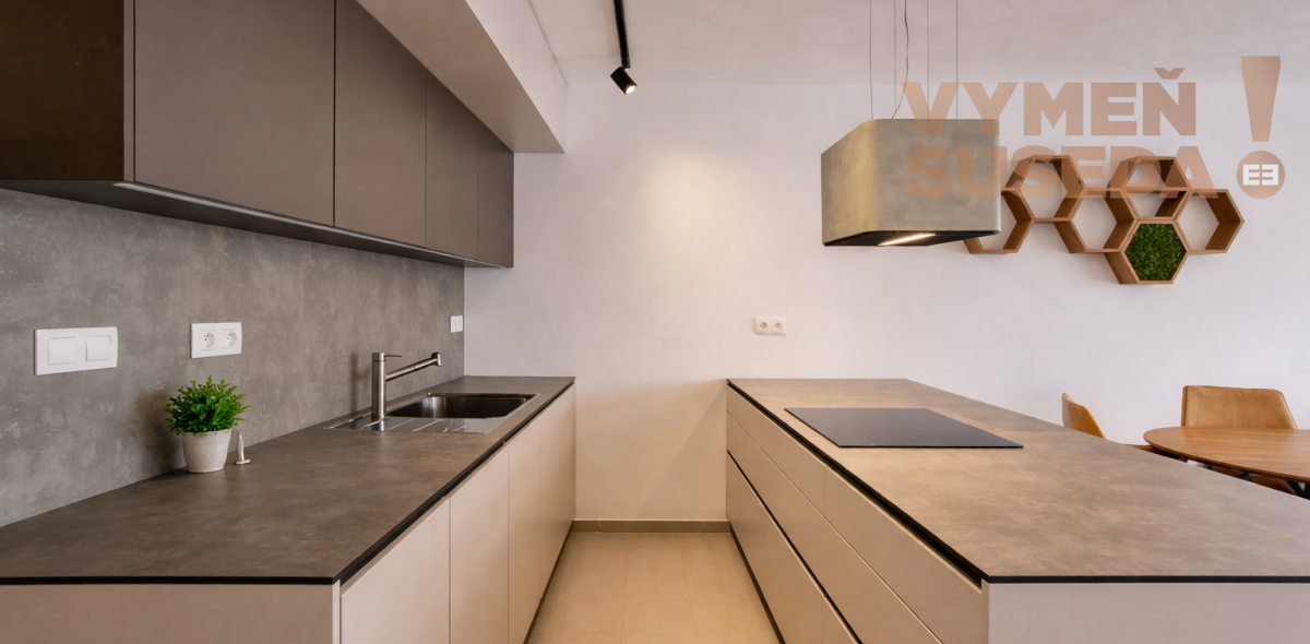 VYMEŇ SUSEDA! - Výnimočný, 3 izb. zariadený byt s terasou a parkovaním, s úžasným výhľadom na Bratislavu, Lužná ul., BA V.