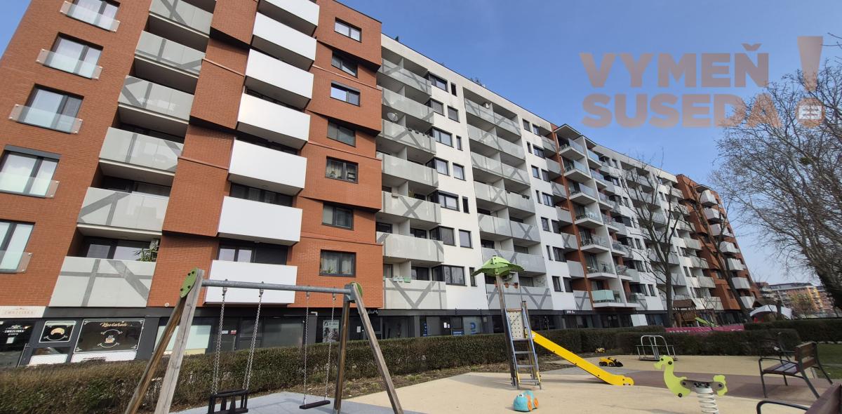 VYMEŇ SUSEDA! - Výnimočný, 3 izb. zariadený byt s terasou a parkovaním, s úžasným výhľadom na Bratislavu, Lužná ul., BA V.