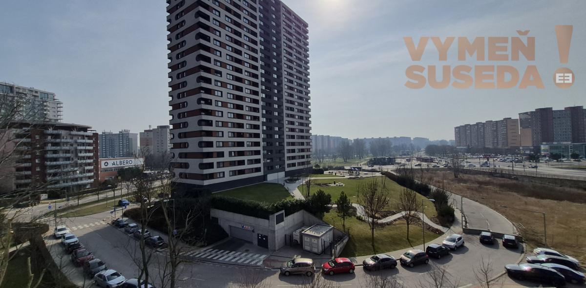 VYMEŇ SUSEDA! - Výnimočný, 3 izb. zariadený byt s terasou a parkovaním, s úžasným výhľadom na Bratislavu, Lužná ul., BA V.