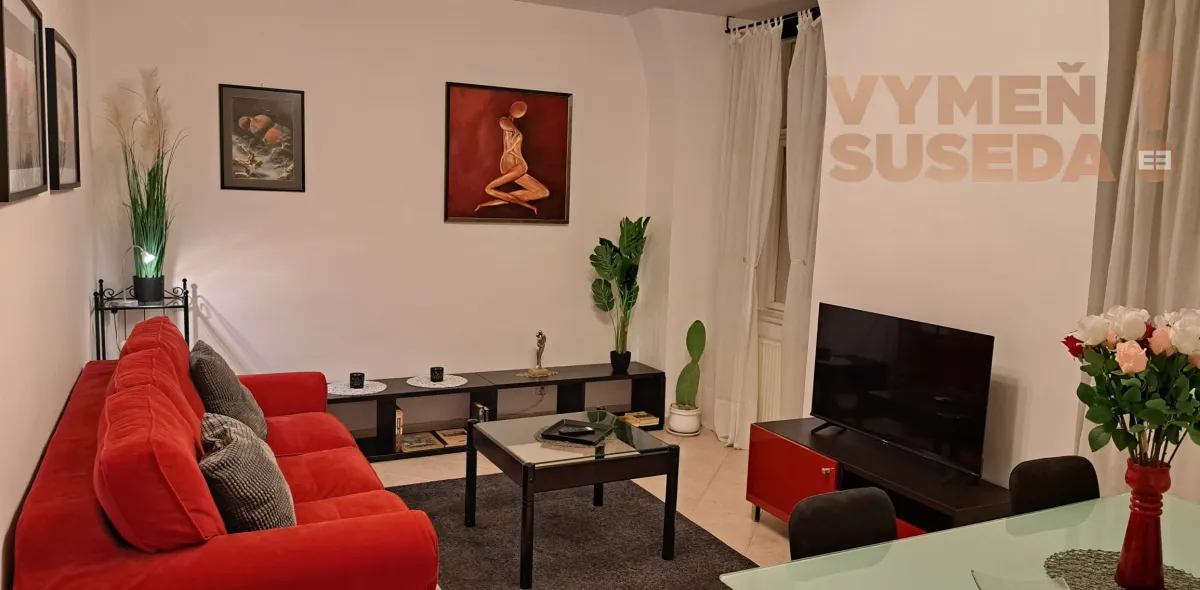 VYMEŇ SUSEDA! – Výnimočný 2-izb. byt v historickom centre s vlastným vstupom, kompletnou rekonštrukciou a pivnicou, Hviezdoslavovo námestie, Bratislava.