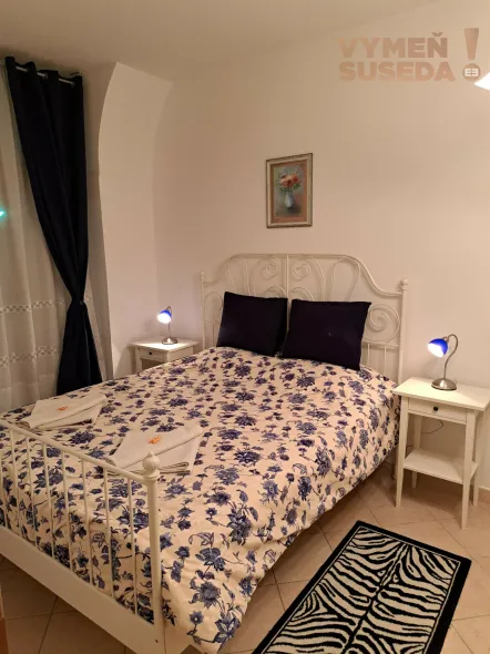 VYMEŇ SUSEDA! – Výnimočný 2-izb. byt v historickom centre s vlastným vstupom, kompletnou rekonštrukciou a pivnicou, Hviezdoslavovo námestie, Bratislava.