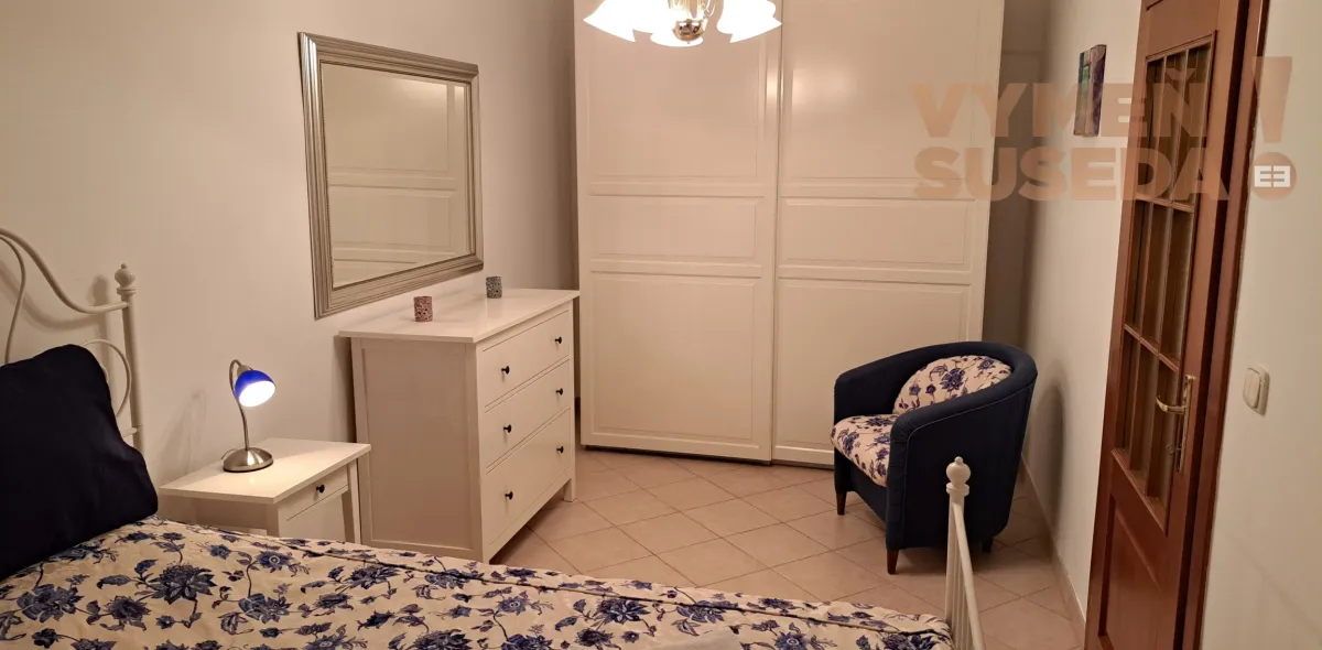 VYMEŇ SUSEDA! – Výnimočný 2-izb. byt v historickom centre s vlastným vstupom, kompletnou rekonštrukciou a pivnicou, Hviezdoslavovo námestie, Bratislava.