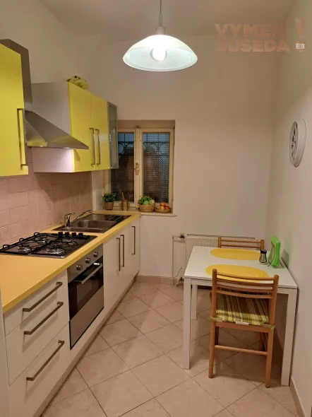 VYMEŇ SUSEDA! – Výnimočný 2-izb. byt v historickom centre s vlastným vstupom, kompletnou rekonštrukciou a pivnicou, Hviezdoslavovo námestie, Bratislava.