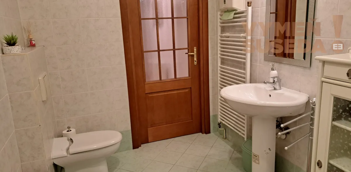 VYMEŇ SUSEDA! – Výnimočný 2-izb. byt v historickom centre s vlastným vstupom, kompletnou rekonštrukciou a pivnicou, Hviezdoslavovo námestie, Bratislava.