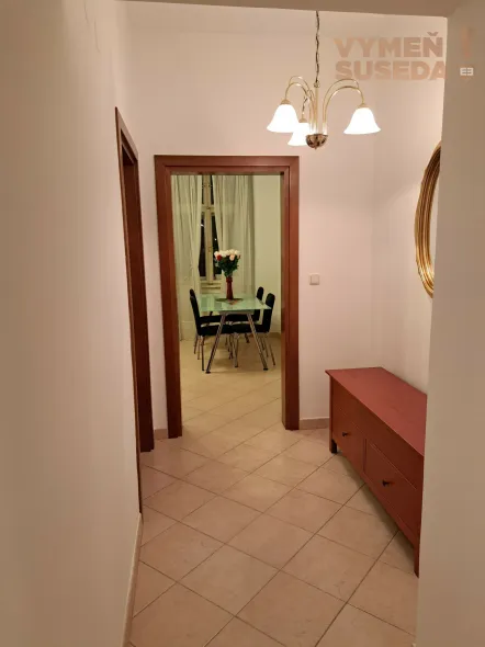 VYMEŇ SUSEDA! – Výnimočný 2-izb. byt v historickom centre s vlastným vstupom, kompletnou rekonštrukciou a pivnicou, Hviezdoslavovo námestie, Bratislava.