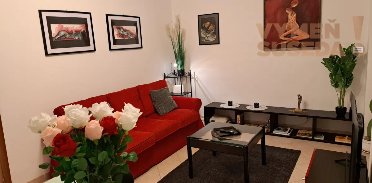 VYMEŇ SUSEDA! – Výnimočný 2-izb. byt v historickom centre s vlastným vstupom, kompletnou rekonštrukciou a pivnicou, Hviezdoslavovo námestie, Bratislava.