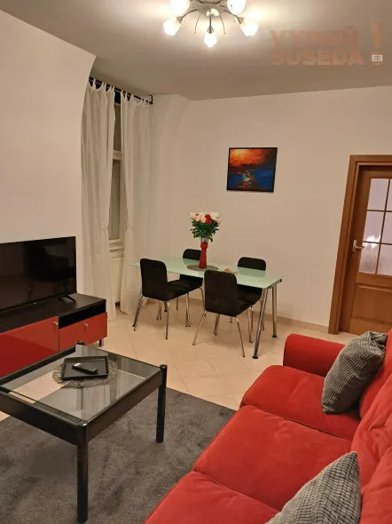 VYMEŇ SUSEDA! – Výnimočný 2-izb. byt v historickom centre s vlastným vstupom, kompletnou rekonštrukciou a pivnicou, Hviezdoslavovo námestie, Bratislava.