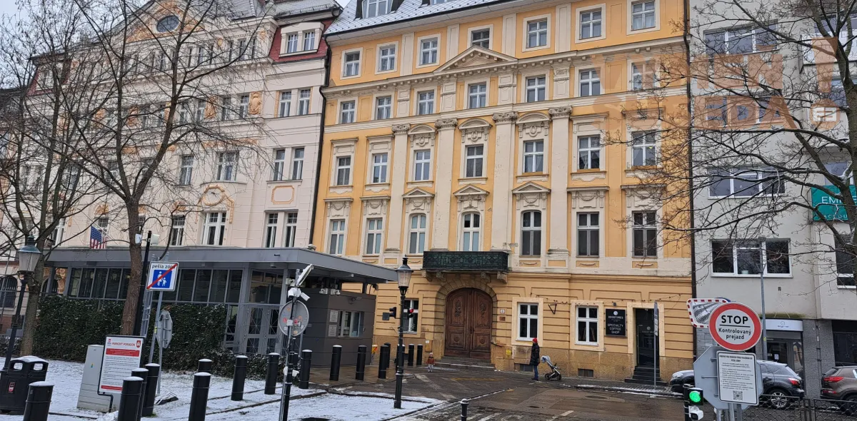 VYMEŇ SUSEDA! – Výnimočný 2-izb. byt v historickom centre s vlastným vstupom, kompletnou rekonštrukciou a pivnicou, Hviezdoslavovo námestie, Bratislava.