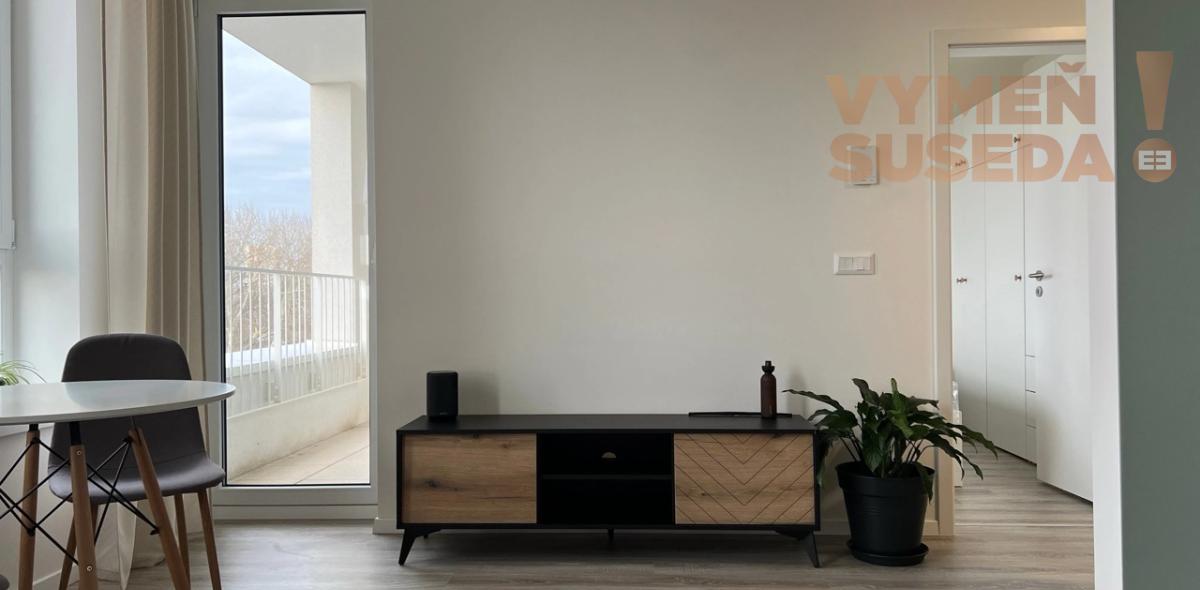 VYMEŇ SUSEDA! – VÝNIMOČNÝ 2 IZB. ZARIADENÝ BYT S LOGGIOU A PARKOVANÍM, LABUTIA, BA V, PETRŽALKA.