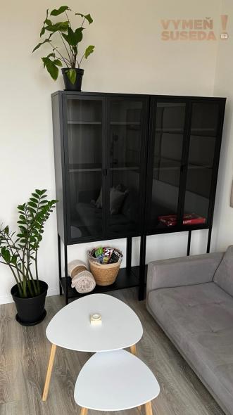 VYMEŇ SUSEDA! – VÝNIMOČNÝ 2 IZB. ZARIADENÝ BYT S LOGGIOU A PARKOVANÍM, LABUTIA, BA V, PETRŽALKA.