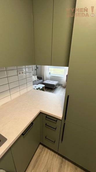 VYMEŇ SUSEDA! – VÝNIMOČNÝ 2 IZB. ZARIADENÝ BYT S LOGGIOU A PARKOVANÍM, LABUTIA, BA V, PETRŽALKA.