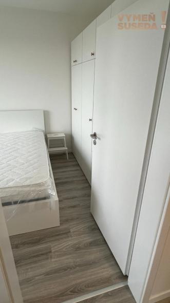 VYMEŇ SUSEDA! – VÝNIMOČNÝ 2 IZB. ZARIADENÝ BYT S LOGGIOU A PARKOVANÍM, LABUTIA, BA V, PETRŽALKA.