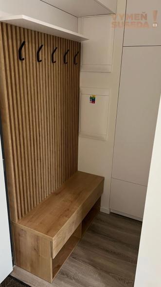 VYMEŇ SUSEDA! – VÝNIMOČNÝ 2 IZB. ZARIADENÝ BYT S LOGGIOU A PARKOVANÍM, LABUTIA, BA V, PETRŽALKA.