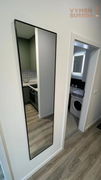 VYMEŇ SUSEDA! – VÝNIMOČNÝ 2 IZB. ZARIADENÝ BYT S LOGGIOU A PARKOVANÍM, LABUTIA, BA V, PETRŽALKA.
