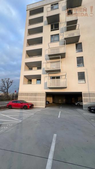 VYMEŇ SUSEDA! – VÝNIMOČNÝ 2 IZB. ZARIADENÝ BYT S LOGGIOU A PARKOVANÍM, LABUTIA, BA V, PETRŽALKA.