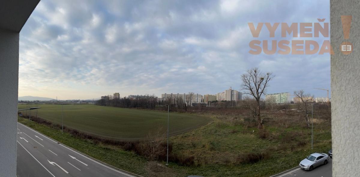 VYMEŇ SUSEDA! – VÝNIMOČNÝ 2 IZB. ZARIADENÝ BYT S LOGGIOU A PARKOVANÍM, LABUTIA, BA V, PETRŽALKA.