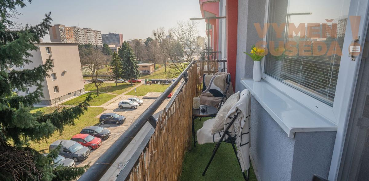 VYMEŇ SUSEDA! - VÝNIMOČNÝ 3 IZB. KOMPLETNE ZREKONŠTRUOVANÝ BYT s BALKÓNOM, VYHĽADÁVANÁ LOKALITA RUŽINOV, HABURSKÁ UL., BA II.
