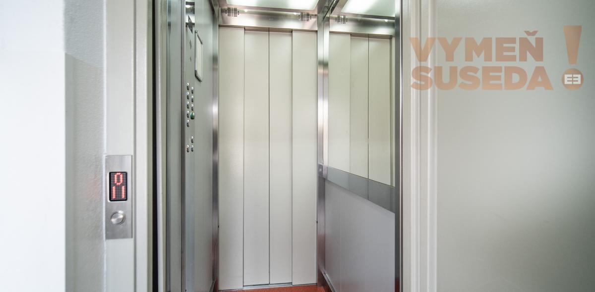 VYMEŇ SUSEDA! - VÝNIMOČNÝ 3 IZB. KOMPLETNE ZREKONŠTRUOVANÝ BYT s BALKÓNOM, VYHĽADÁVANÁ LOKALITA RUŽINOV, HABURSKÁ UL., BA II.