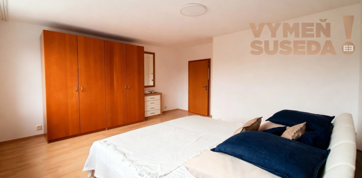VYMEŇ SUSEDA! – VÝNIMOČNÝ 3 IZB. ZARIADENÝ BYT S BALKÓNOM, PET FRIENDLY, NÁMESTIE MARTINA BENKU, BA I, STARÉ MESTO.