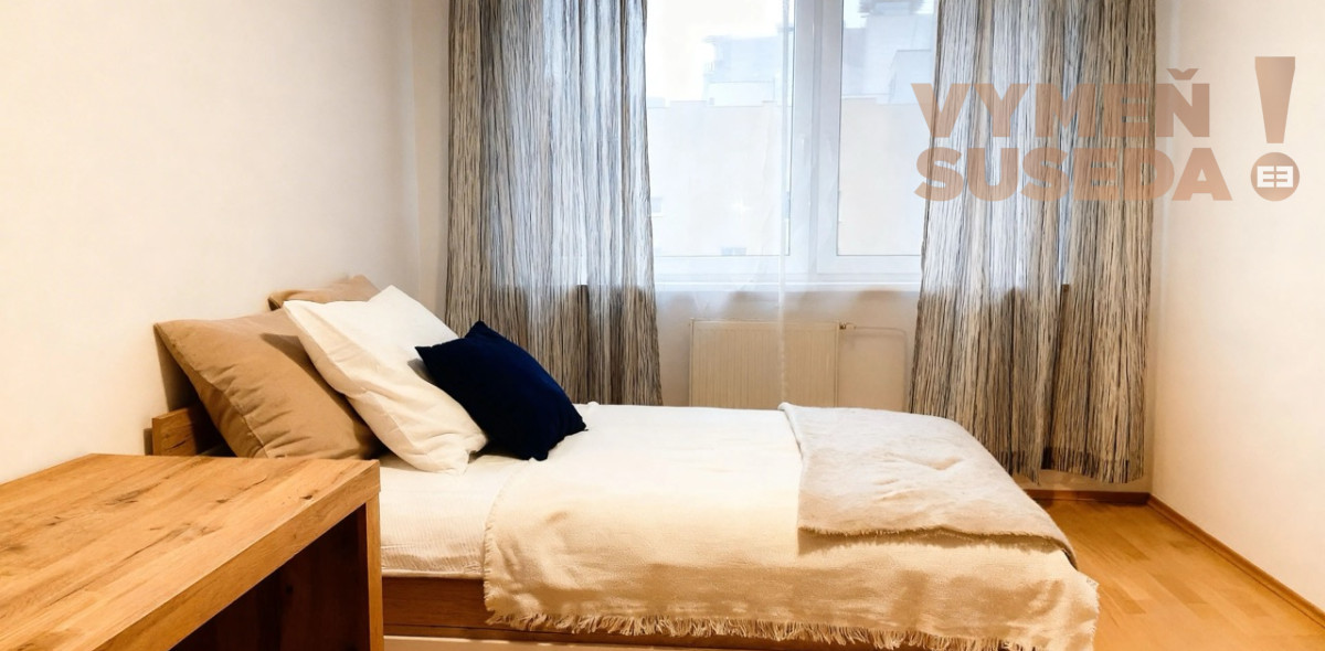 VYMEŇ SUSEDA! – VÝNIMOČNÝ 3 IZB. ZARIADENÝ BYT S BALKÓNOM, PET FRIENDLY, NÁMESTIE MARTINA BENKU, BA I, STARÉ MESTO.