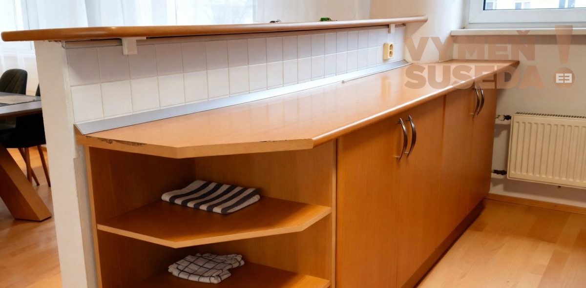 VYMEŇ SUSEDA! – VÝNIMOČNÝ 3 IZB. ZARIADENÝ BYT S BALKÓNOM, PET FRIENDLY, NÁMESTIE MARTINA BENKU, BA I, STARÉ MESTO.