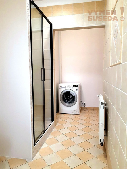 VYMEŇ SUSEDA! – VÝNIMOČNÝ 3 IZB. ZARIADENÝ BYT S BALKÓNOM, PET FRIENDLY, NÁMESTIE MARTINA BENKU, BA I, STARÉ MESTO.