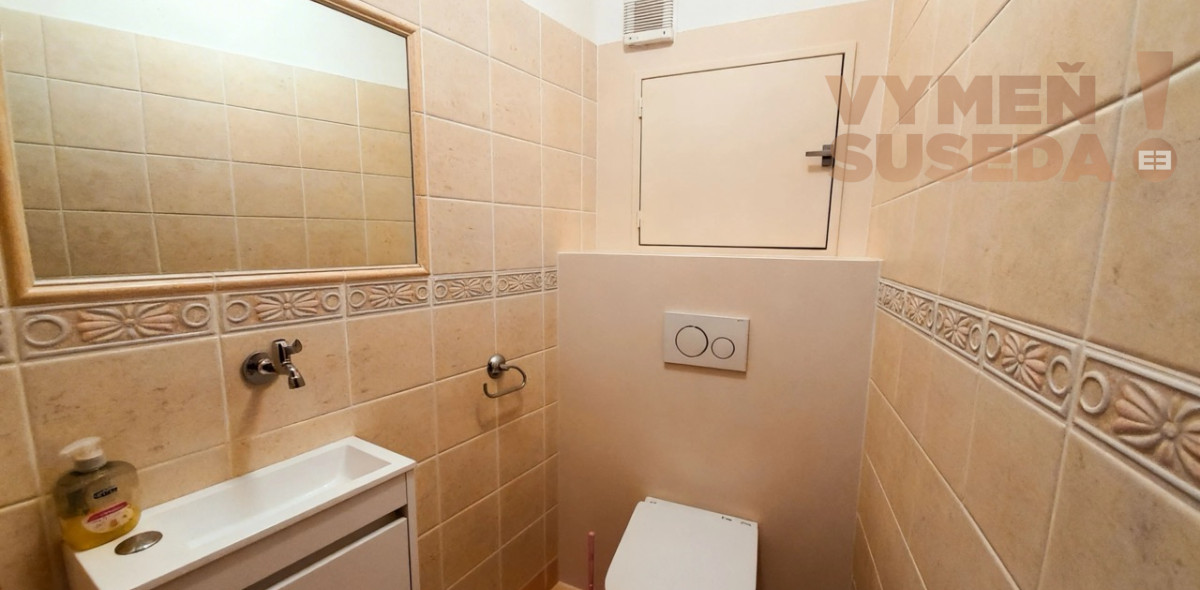 VYMEŇ SUSEDA! – VÝNIMOČNÝ 3 IZB. ZARIADENÝ BYT S BALKÓNOM, PET FRIENDLY, NÁMESTIE MARTINA BENKU, BA I, STARÉ MESTO.