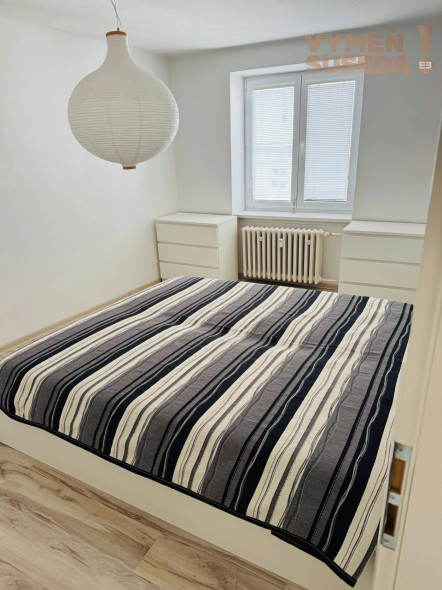 VYMEŇ SUSEDA! – VÝNIMOČNÝ 2 IZB. ZARIADENÝ BYT S FRANCÚZSKYM BALKÓNOM, ŠOLTÉSOVEJ, BA I, STARÉ MESTO.