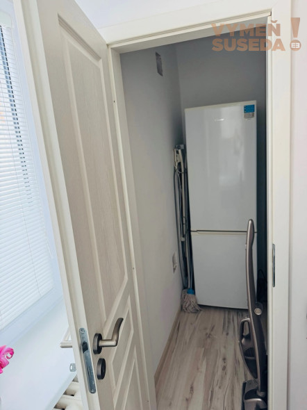 VYMEŇ SUSEDA! – VÝNIMOČNÝ 2 IZB. ZARIADENÝ BYT S FRANCÚZSKYM BALKÓNOM, ŠOLTÉSOVEJ, BA I, STARÉ MESTO.