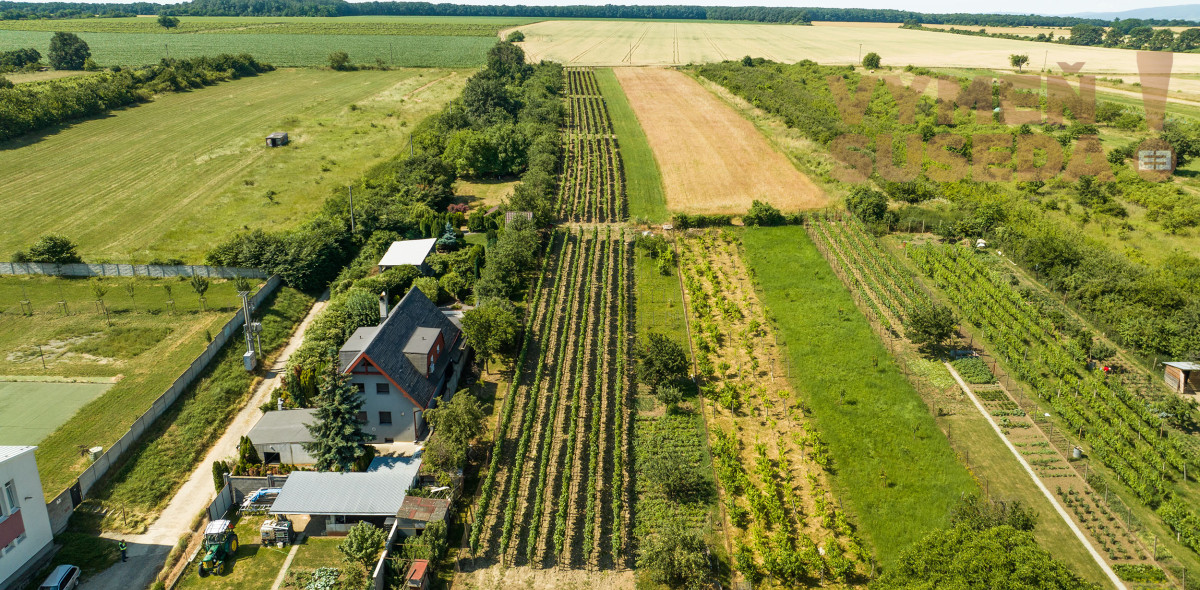VYMEŇ SUSEDA! – PONÚKAME NA PREDAJ VÝNIMOČNÝ STAVEBNÝ POZEMOK 861m2.