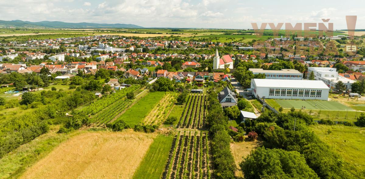 VYMEŇ SUSEDA! – PONÚKAME NA PREDAJ VÝNIMOČNÝ STAVEBNÝ POZEMOK 861m2.