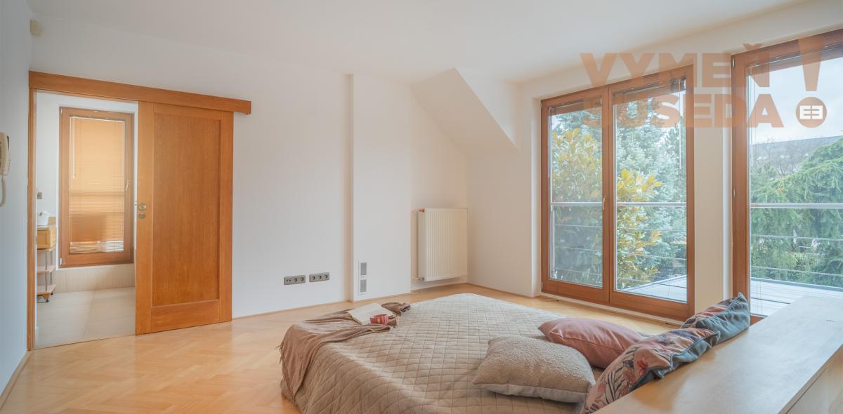 VYMEŇ SUSEDA! – PONÚKAME NA PREDAJ VÝNIMOČNÝ 5 IZBOVÝ RODINNÝ DOM, STUPAVA.