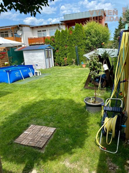 VYMEŇ SUSEDA! - Luxusné bývanie s atmosférou rodinného domu – 4-izbový mezonet so záhradou |Dunajská Lužná