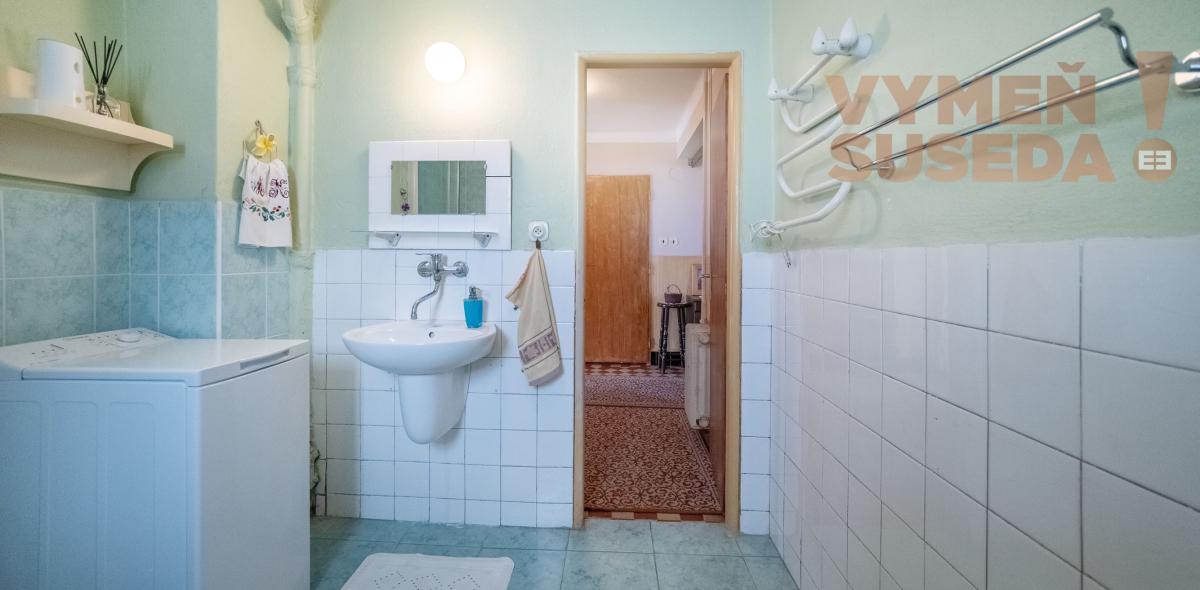 VYMEŇ SUSEDA! - Na predaj pekný 4 izbový rodinný dom v obci Slovenská Ľupča – pri meste Banská Bystrica