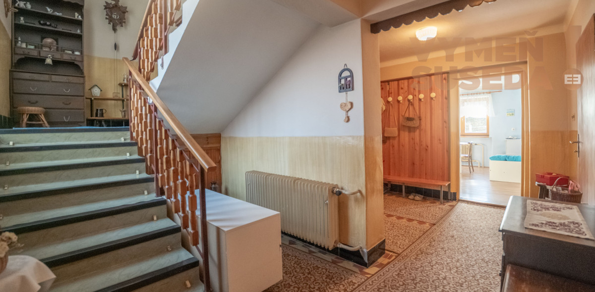 VYMEŇ SUSEDA! - Na predaj pekný 4 izbový rodinný dom v obci Slovenská Ľupča – pri meste Banská Bystrica