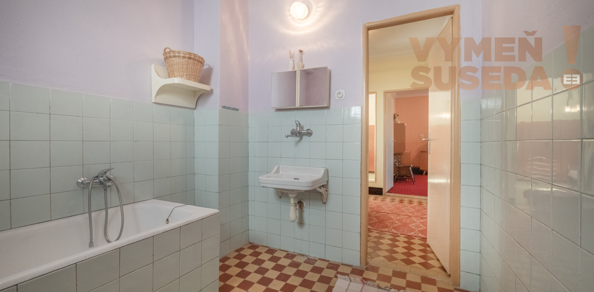 VYMEŇ SUSEDA! - Na predaj pekný 4 izbový rodinný dom v obci Slovenská Ľupča – pri meste Banská Bystrica