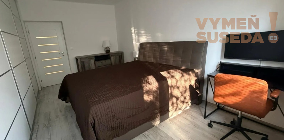 VYMEŇ SUSEDA! – VÝNIMOČNÝ 2 IZB. ZARIADENÝ BYT, NÁMESTIE BIELY KRÍŽ, BA III, NOVÉ MESTO.