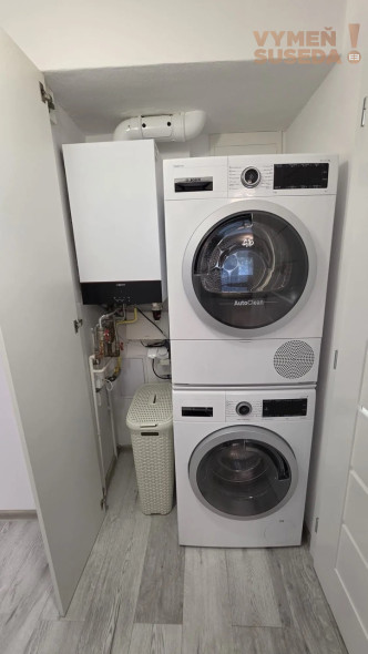 VYMEŇ SUSEDA! – VÝNIMOČNÝ 2 IZB. ZARIADENÝ BYT, NÁMESTIE BIELY KRÍŽ, BA III, NOVÉ MESTO.