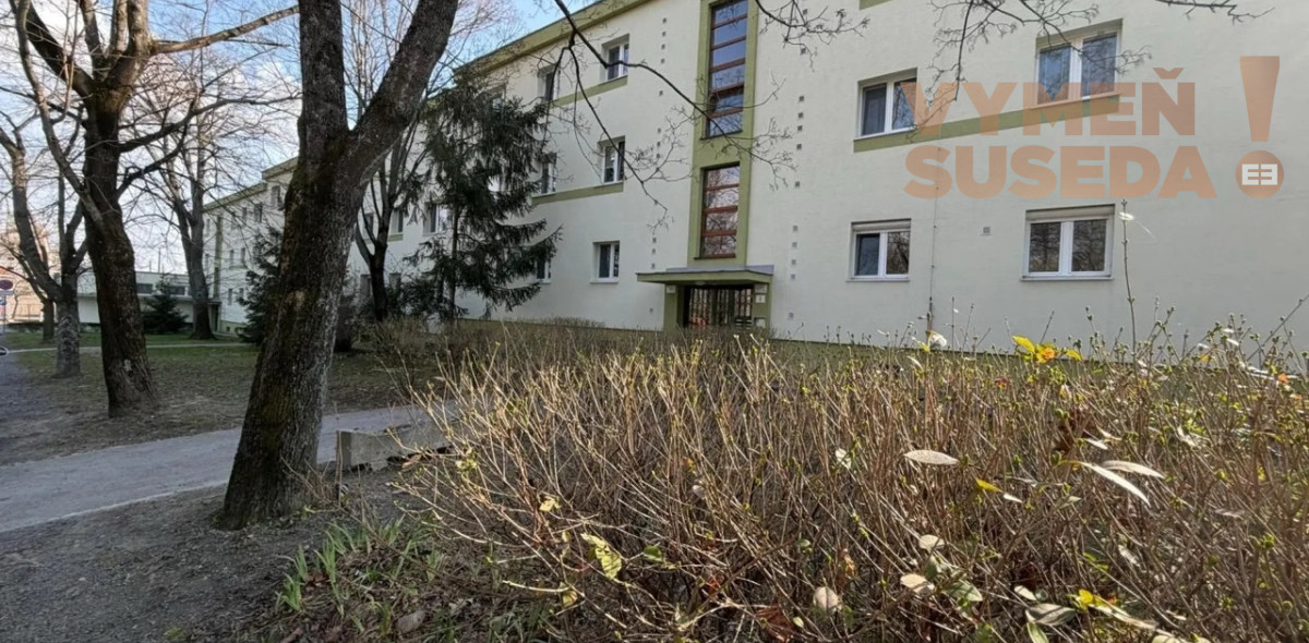 VYMEŇ SUSEDA! – VÝNIMOČNÝ 2 IZB. ZARIADENÝ BYT, NÁMESTIE BIELY KRÍŽ, BA III, NOVÉ MESTO.