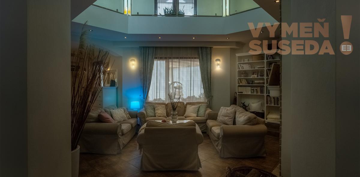 VYMEŇ SUSEDA! – Priestranný nízkoenergetický dom s dvoj-garážou, zimnou záhradou 306m2, 10 a  pozemok, TOP lokalita Dunajská Streda