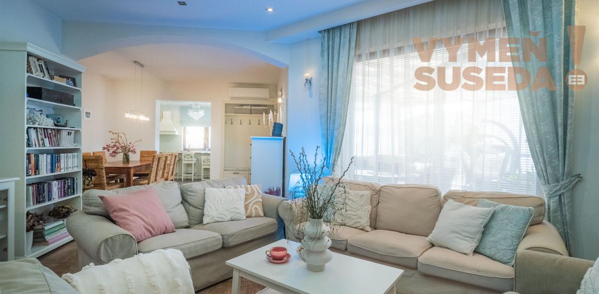 VYMEŇ SUSEDA! – Priestranný nízkoenergetický dom s dvoj-garážou, zimnou záhradou 306m2, 10 a  pozemok, TOP lokalita Dunajská Streda