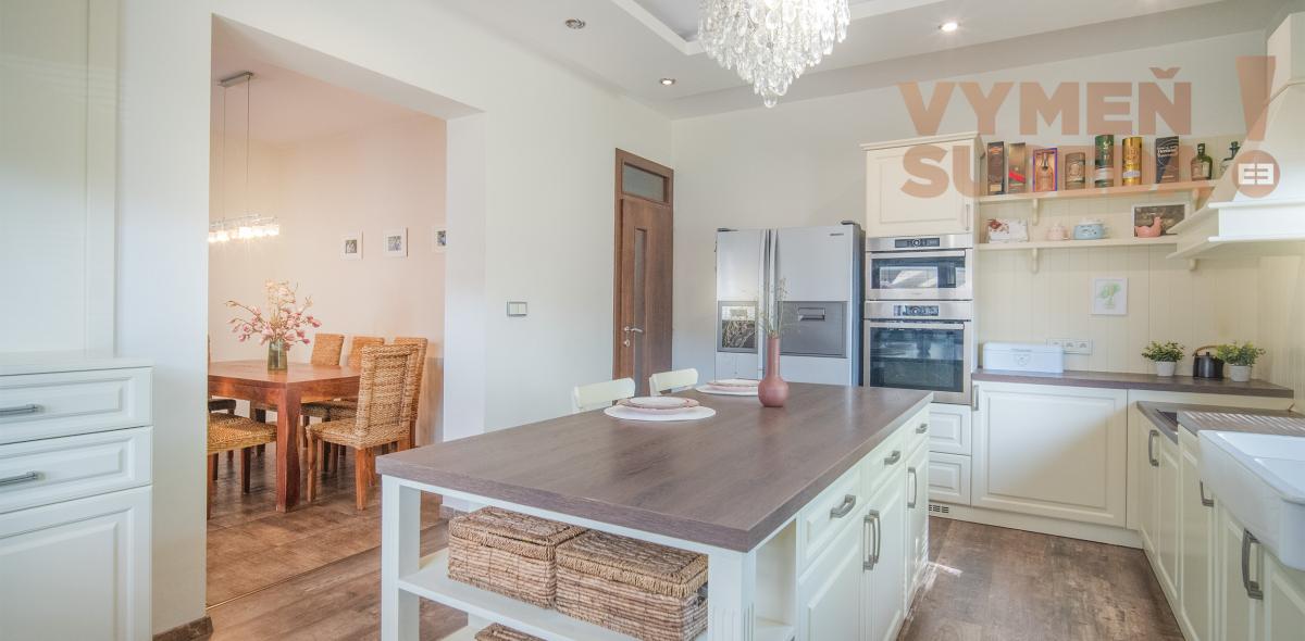 VYMEŇ SUSEDA! – Priestranný nízkoenergetický dom s dvoj-garážou, zimnou záhradou 306m2, 10 a  pozemok, TOP lokalita Dunajská Streda