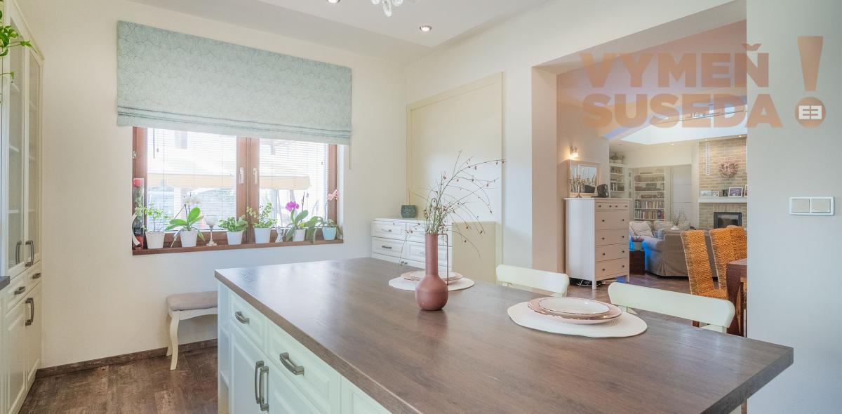 VYMEŇ SUSEDA! – Priestranný nízkoenergetický dom s dvoj-garážou, zimnou záhradou 306m2, 10 a  pozemok, TOP lokalita Dunajská Streda