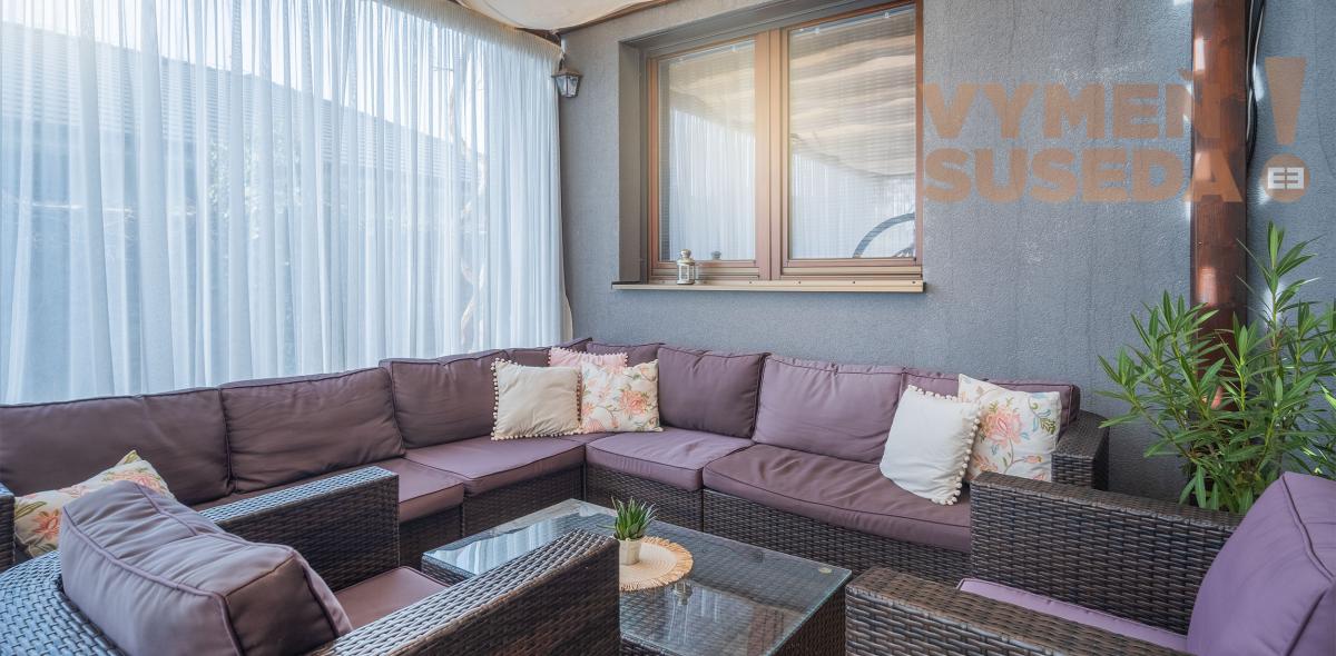 VYMEŇ SUSEDA! – Priestranný nízkoenergetický dom s dvoj-garážou, zimnou záhradou 306m2, 10 a  pozemok, TOP lokalita Dunajská Streda