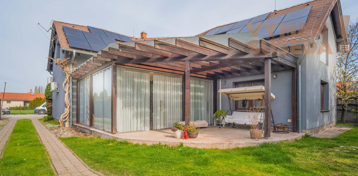 VYMEŇ SUSEDA! – Priestranný nízkoenergetický dom s dvoj-garážou, zimnou záhradou 306m2, 10 a  pozemok, TOP lokalita Dunajská Streda