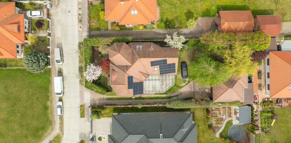 VYMEŇ SUSEDA! – Priestranný nízkoenergetický dom s dvoj-garážou, zimnou záhradou 306m2, 10 a  pozemok, TOP lokalita Dunajská Streda