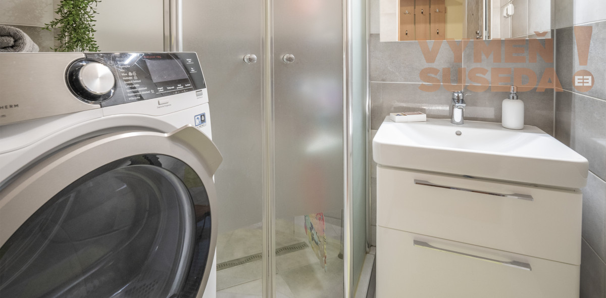 VYMEŇ SUSEDA! -  VÝNIMOČNÝ 3 IZB. BYT S PRIESTRANOU LOGGIOU, VYHĽADÁVANÁ LOKALITA, BA IV, PÚPAVOVA ul., KARLOVÁ VES.