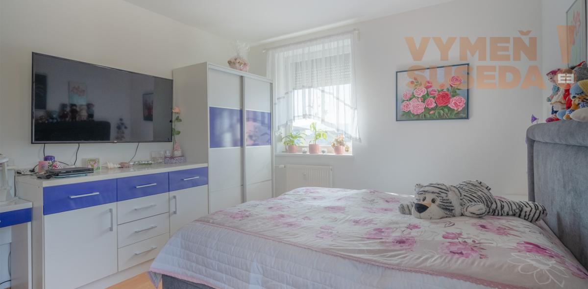 VYMEŇ SUSEDA! - Na predaj krásny, presvetlený, tehlový 2-izb. byt s balkónom – Hroznová ulica, Pezinok.